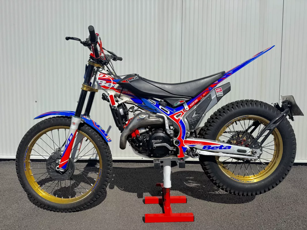 BETA EVO 2T 125 cc FACTORY MY21 - najeto 105 mth