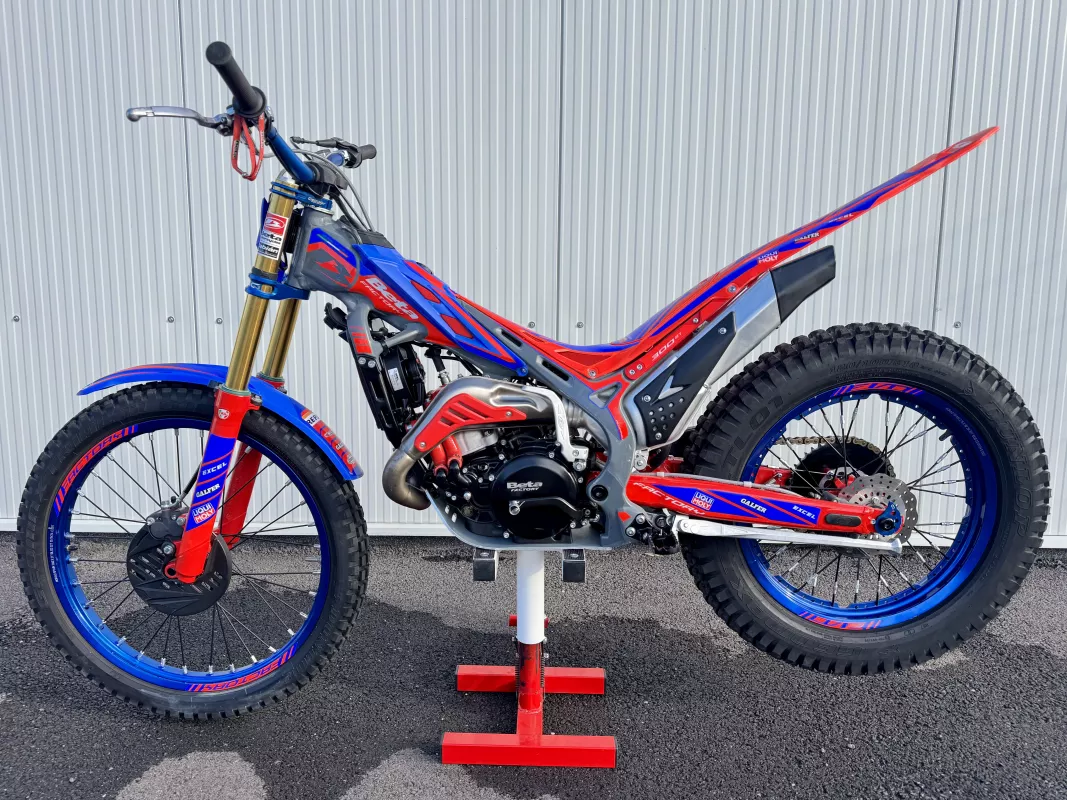 BETA EVO 2T 300cc Factory - MY25 - najeto 58 mth, záruka do 6/27