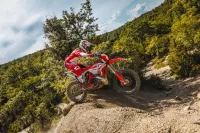 BETA ENDURO BIKE X-PRO 2T 250 MY26 - NAJETO 5 MTH, jako nová