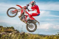 BETA ENDURO BIKE X-PRO 2T 250 MY26 - NAJETO 5 MTH, jako nová