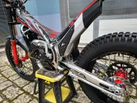 Beta Evo 250 MY24 - málo jetá, originální pneu