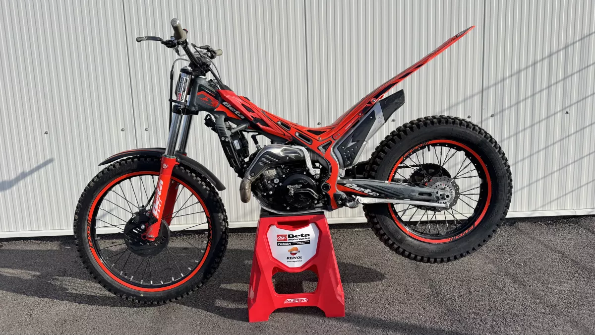 BETA EVO 2T 125cc MY25 - jetá 1 sezónu, záruka do 9/2026