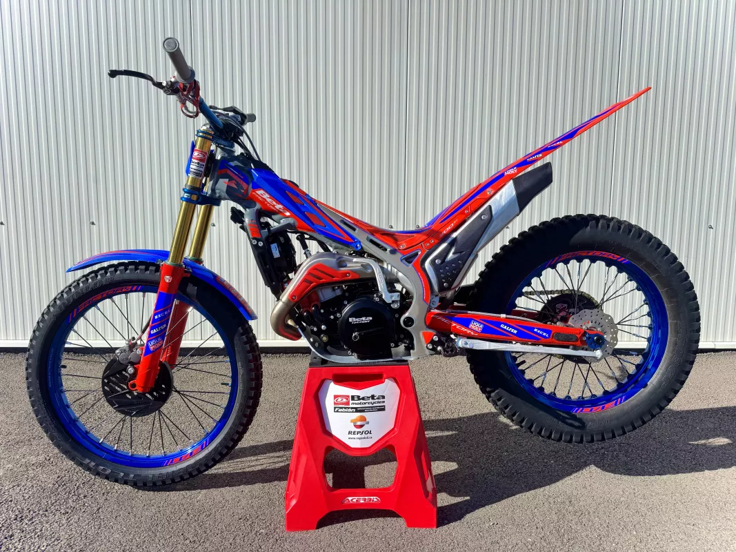 BETA EVO 2T 300cc Factory - MY25 - najeto 48 mth, záruka do 6/27