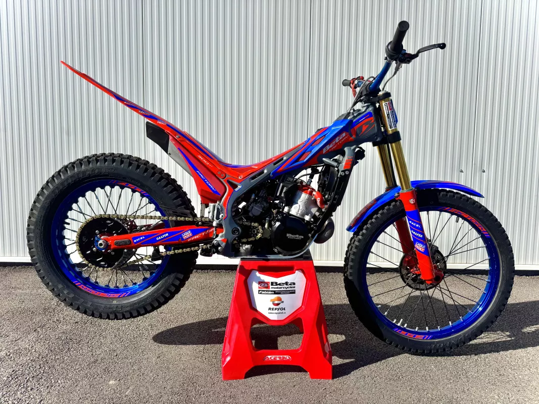 BETA EVO 2T 300cc Factory - MY25 - najeto 71,5 mth, záruka do 3/27