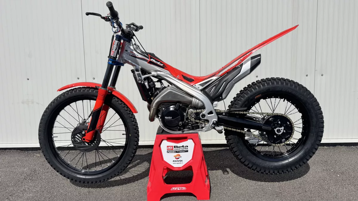 BETA TRIAL SINCRO 2T 300 MY26 - najeto 34 mth, záruka do 2/28