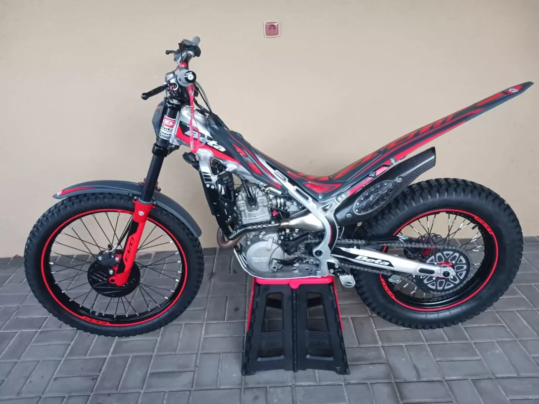BETA EVO 4T 300 MY24 - najeto 37 Mth