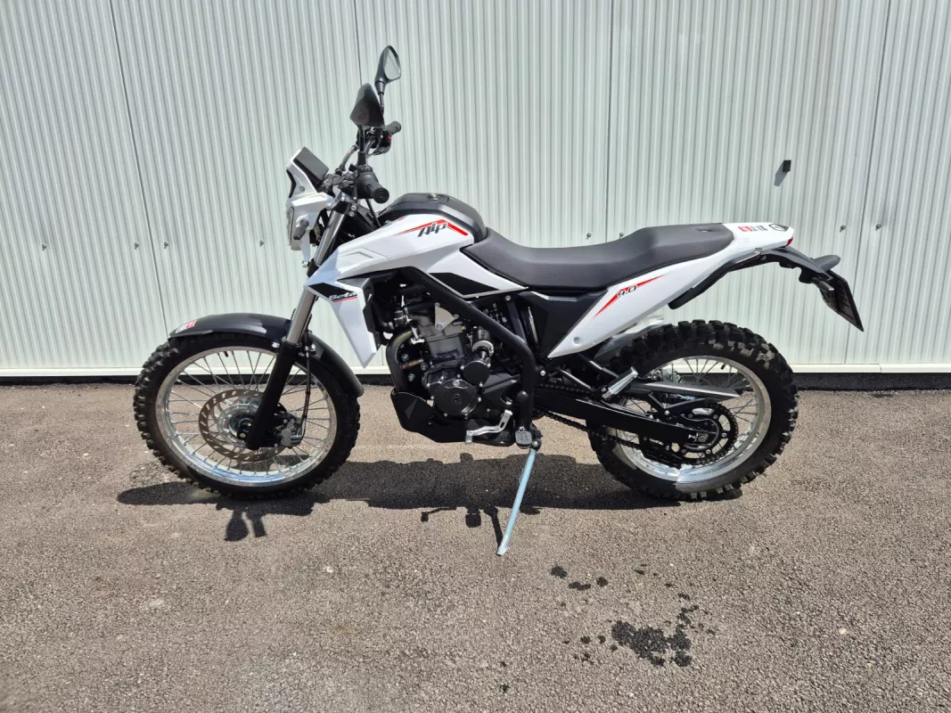 BETA ALP 4.0 WHITE - PŘEDVÁDĚCÍ najeto 379 km - záruka 2 roky