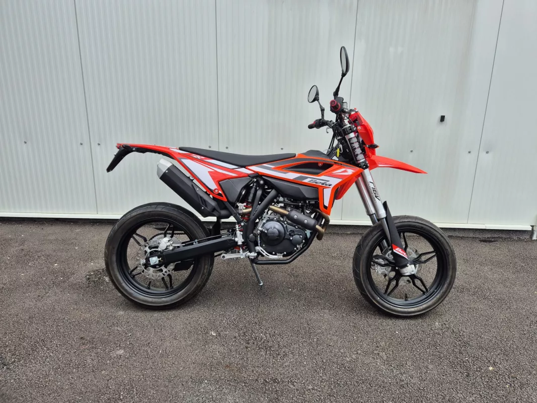 BETA MOTARD BIKE 4T 125 T RED - předváděcí - najeto 319 km