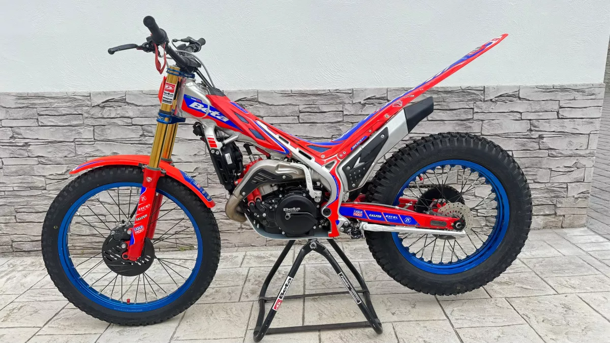 BETA EVO 2T 300cc Factory - MY24 - najeto 74 mth, záruka do 6/26